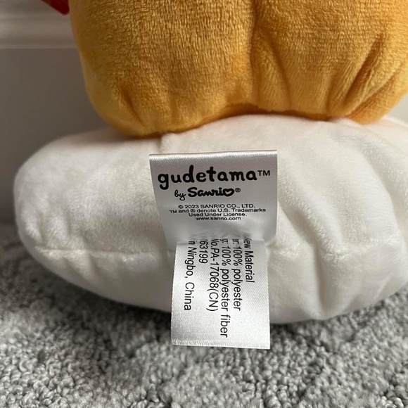 Adorable Gudetama plushie - Picture 5 of 6